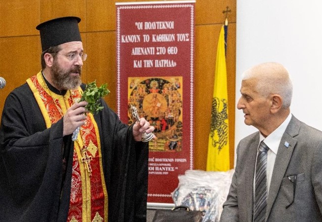 Επίδοση σχολικής τσάντας σε 250 “πρωτάκια”