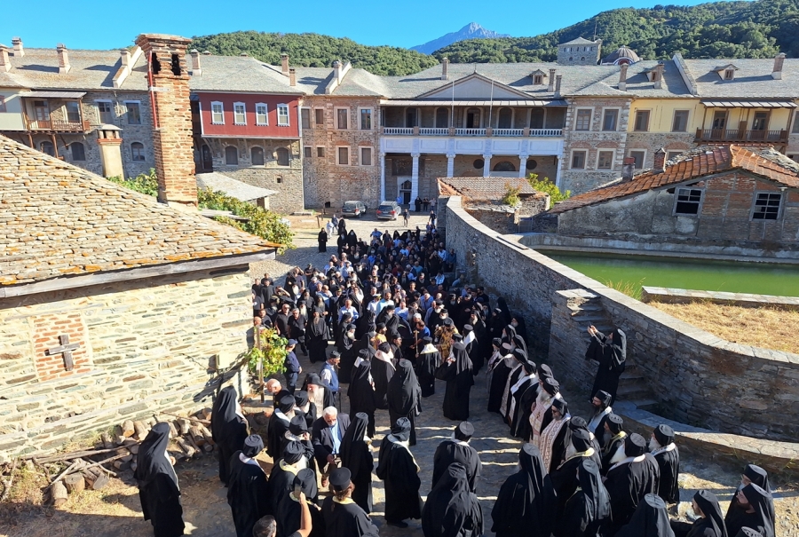 Η Εξόδιος Ακολουθία του μακαριστού Γέροντος Βασιλείου Γοντικάκη στην Ι.Μ. Ιβήρων (ΦΩΤΟ)