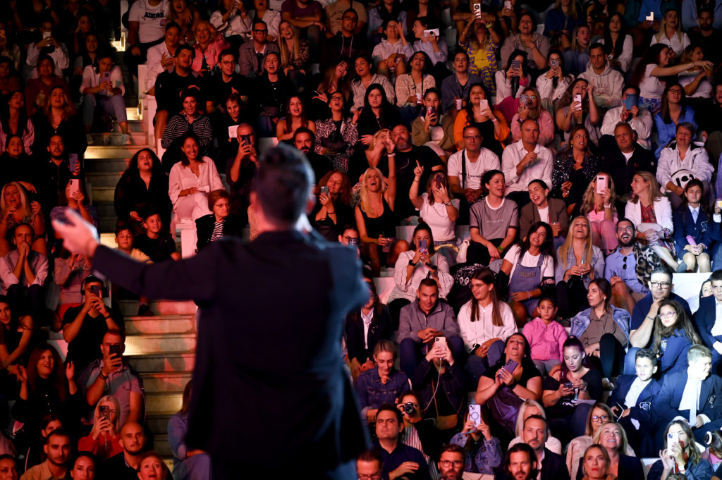 Η μεγάλη φιλανθρωπική συναυλία της Μητρόπολης Πειραιώς στο Βεάκειο Θέατρο (ΒΙΝΤΕΟ)