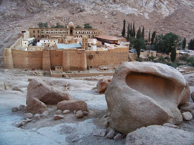 Κρίση στη Μονή Σινά: Αναμονή για τη διαδοχή νέου Ηγουμένου – Η τοποθέτηση του Πατριαρχείου Ιεροσολύμων και οι χειρισμοί της Πολιτείας