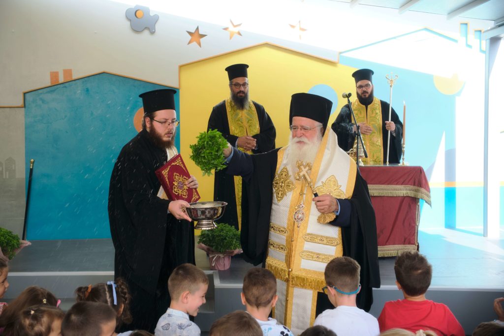 Αγιασμούς στους Βρεφονηπιακούς Σταθμούς της Ι. Μ. Δημητριάδος στο Βόλο και στην Αγριά