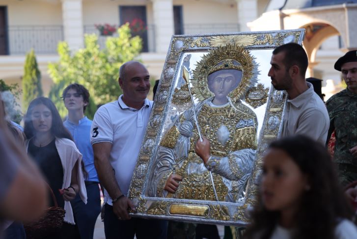 Πιστό αντίγραφο της εικόνας του Αγίου Γεωργίου εκ της Μονής Ζωγράφου υποδέχθηκαν στη Μονή Κρεμίκοφ