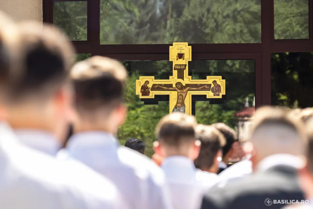 Elevii Seminarului Teologic „Nifon Mitropolitul” din București s-au rugat la deschiderea anului școlar