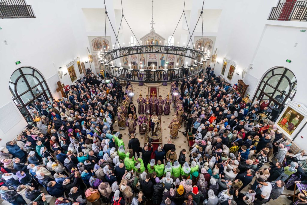 В праздник Воздвижения Креста Господня Предстоятель Русской Церкви освятил храм преподобного Сергия Радонежского в Гольянове г. Москвы