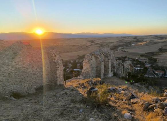 Ο Μητροπολίτης Κιλκισίου στα εγκαινία του έργου φωτισμού και μακροανάδειξης του Βυζαντινού Φρουρίου Γυναικοκάστρου