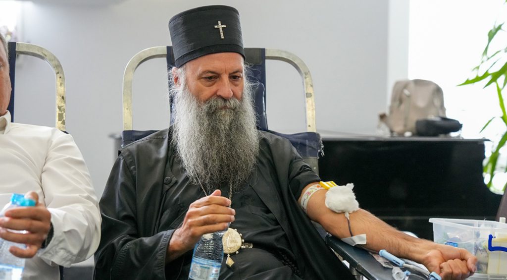 Патријарх Порфирије учествовао у акцији добровољног давања крви