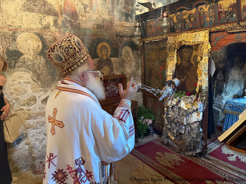 Με Αρχιερατική Θεία Λειτουργία πανηγύρισε ο Ιερός Ναός της Παναγίας των Λιθινών Σητείας