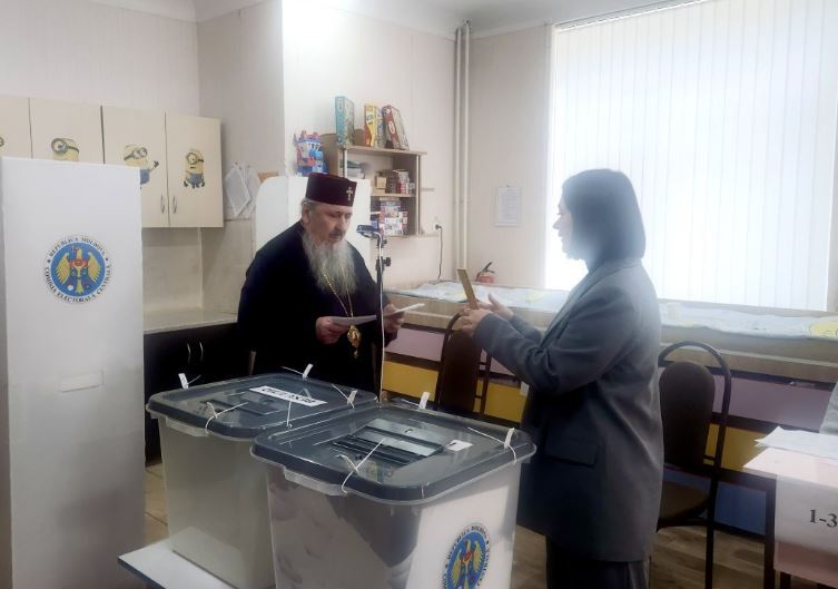 Ο Μητροπολίτης Βεσσαραβίας ψήφισε στις εκλογές της 28ης Σεπτεμβρίου στη Δημοκρατία της Μολδαβίας