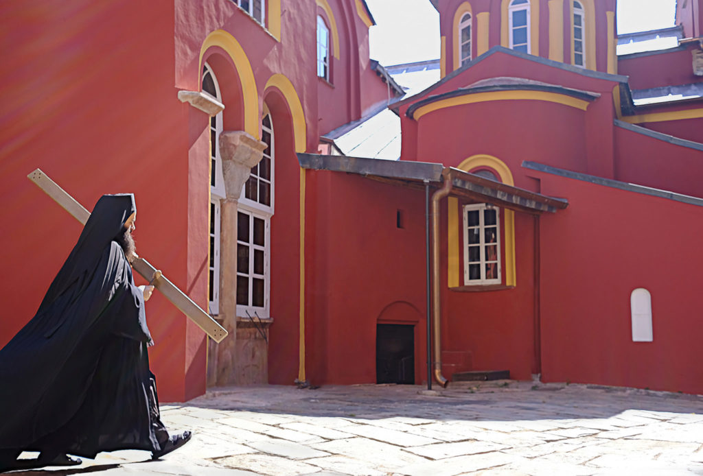 ΖΩΝΤΑΝΑ σήμερα τα εγκαίνια της φωτογραφικής έκθεσης «Άγιον Όρος – Πέρα από το Ορατό» στη Θεσσαλονίκη