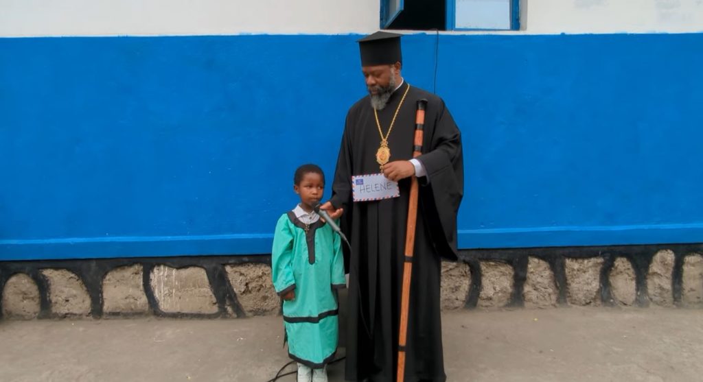 Η ψαλμωδία της 6χρονης Ελένης με το την «Την Τιμιωτέρα» στα Σουαχίλι και οι σφαίρες των τζιχαντιστών (ΒΙΝΤΕΟ)