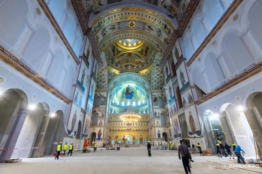Με γοργούς ρυθμούς συνεχίζονται οι εργασίες ένα μήνα πριν τα εγκαίνια του Εθνικού Καθεδρικού Ναού στο Βουκουρέστι