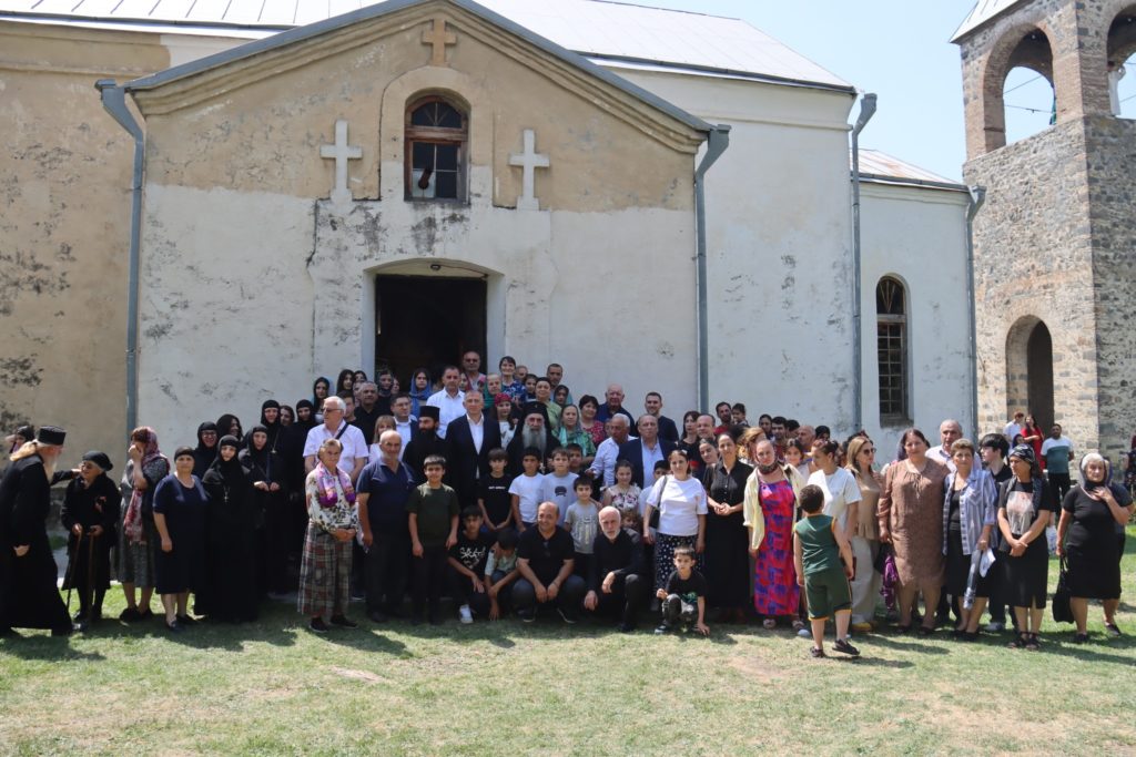 საპატრიარქოს დელეგაცია ღვთისმშობლის მიძინების დღესასწაულზე კახის წმინდა გიორგის სახელობის ტაძარს ეწვია
