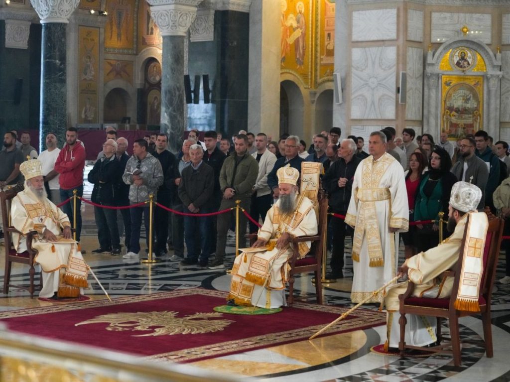 Патријарх Порфирије: Хитајмо у загрљај Богу и ближњима