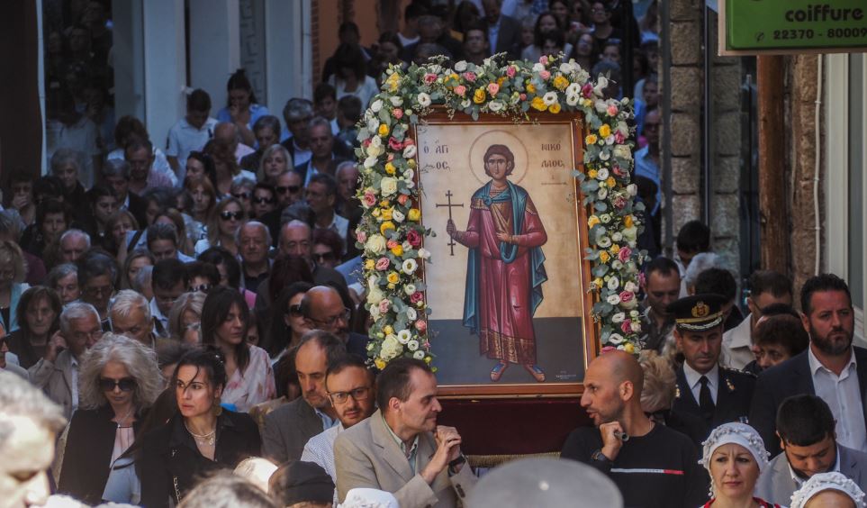 Το Καρπενήσι τίμησε τον πολιούχο και προστάτη του, Άγιο Νικόλαο τον Καρπενησιώτη
