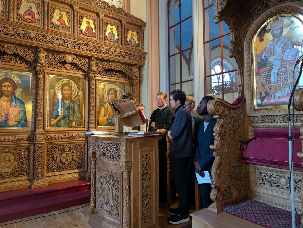 Μητροπολίτης Σουηδίας Κλεόπας: Η Θεία Λειτουργία στην Σουηδική γλώσσα