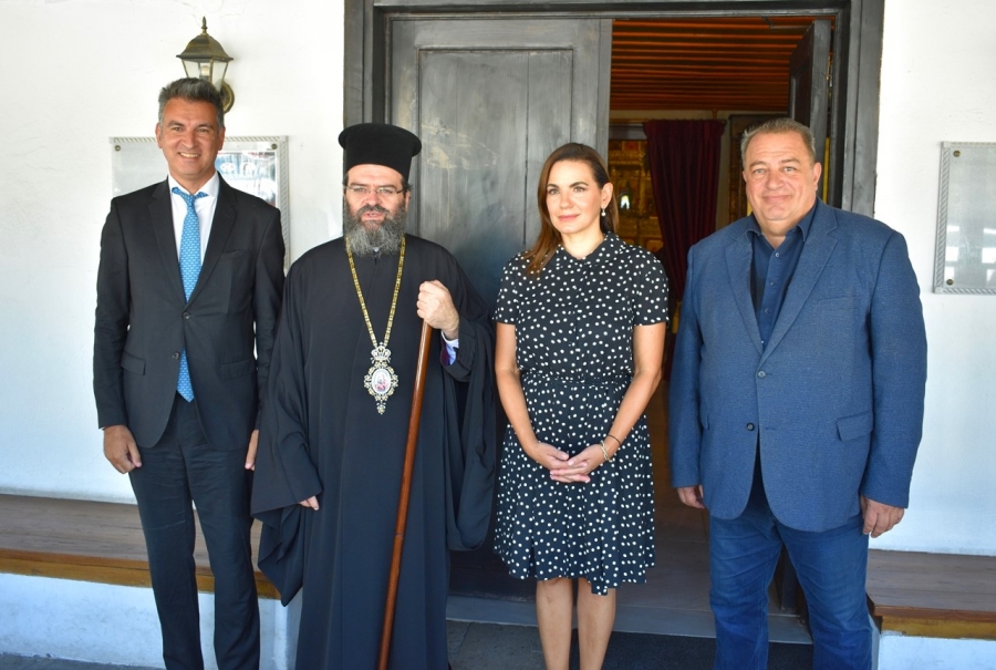 Η Υπουργός Τουρισμού, Όλγα Κεφαλογιάννη, στον Μητροπολίτη Μαρωνείας και Κομοτηνής