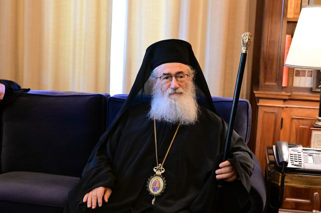 სინას მთის მთავარეპისკოპოსი დამიანე ოფიციალურად გადადგა