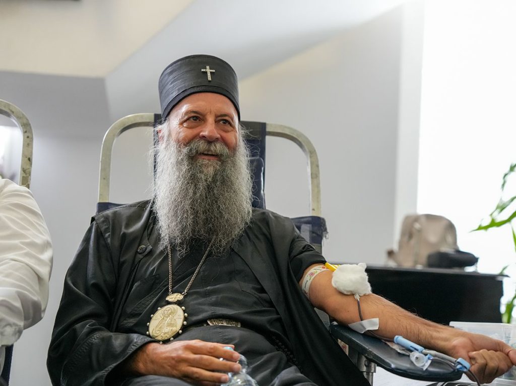 Ο Πατριάρχης Σερβίας Πορφύριος συμμετείχε σε εθελοντική αιμοδοσία στο Βελιγράδι