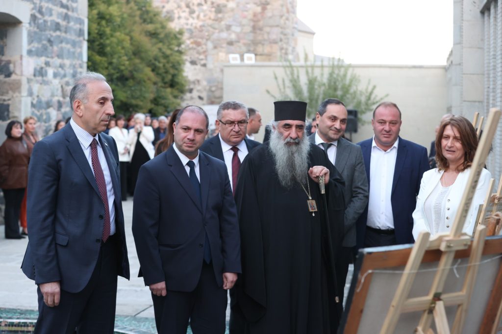 მინისტრი გივი მიქანაძე და მიტროპოლიტი თეოდორე (ჭუაძე) სამცხე-ჯავახეთის სახელმწიფო უნივერსიტეტის 35 წლისადმი მიძღვნილ ღონისძიებას დაესწრნენ