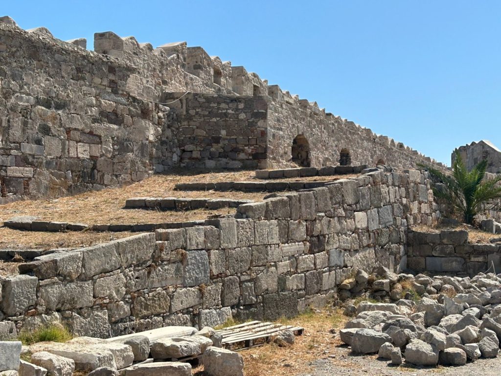 Ο Μητροπολίτης Κώου στα εγκαίνια του έργου της αποκατάστασης του Κάστρου της Νερατζιάς