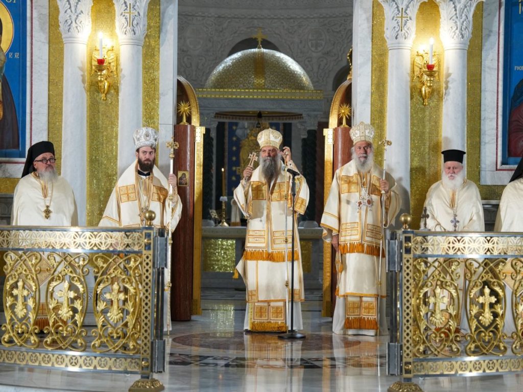 Σερβίας Πορφύριος: Ας σπεύσουμε να αγκαλιάσουμε τον Θεό και τον πλησίον μας