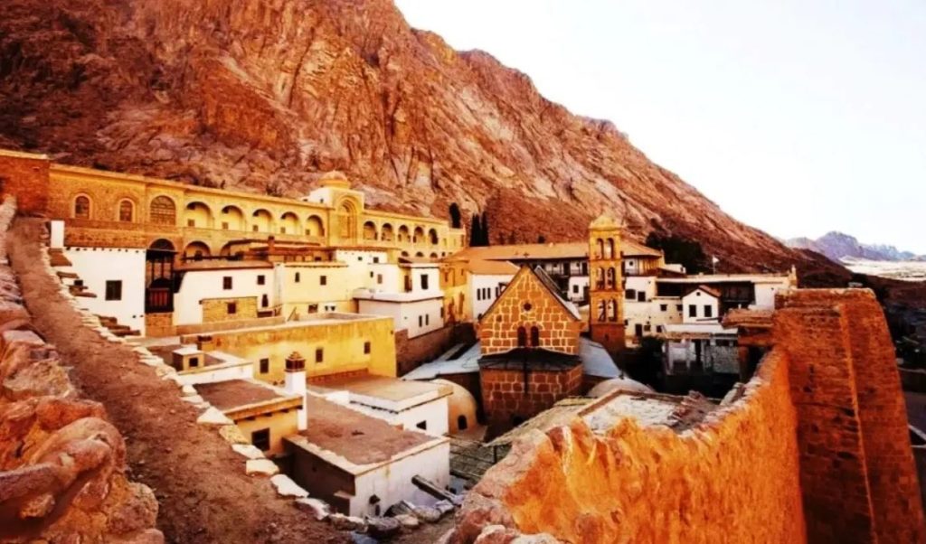 BBC για Σινά: “Ένας από τους πιο ιερούς τόπους της Αιγύπτου βρίσκεται στο επίκεντρο μιας ανίερης διαμάχης”