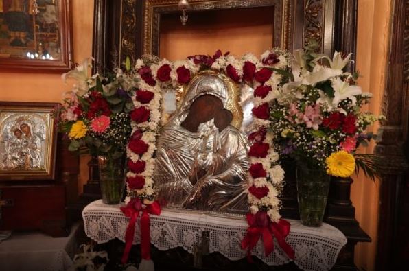 Σίκινος: Ιερόσυλοι έκλεψαν τα τάματα από την εικόνα της Παναγίας Παντάνασσας