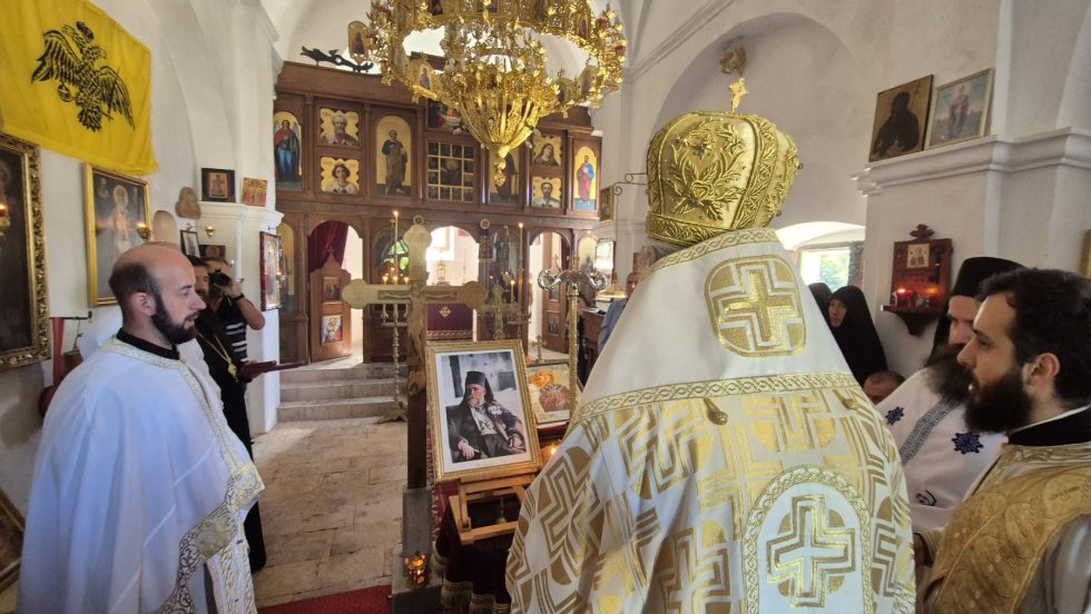 Митрополит Јоаникије служио помен Митрополиту Митрофану Бану: Велики Божији угодник са огромним заслугама