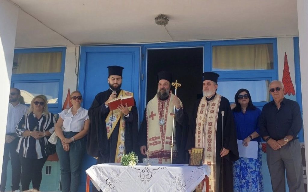 Αγιασμοί για τη νέα σχολική χρονιά από τον Μητροπολίτη Θήρας