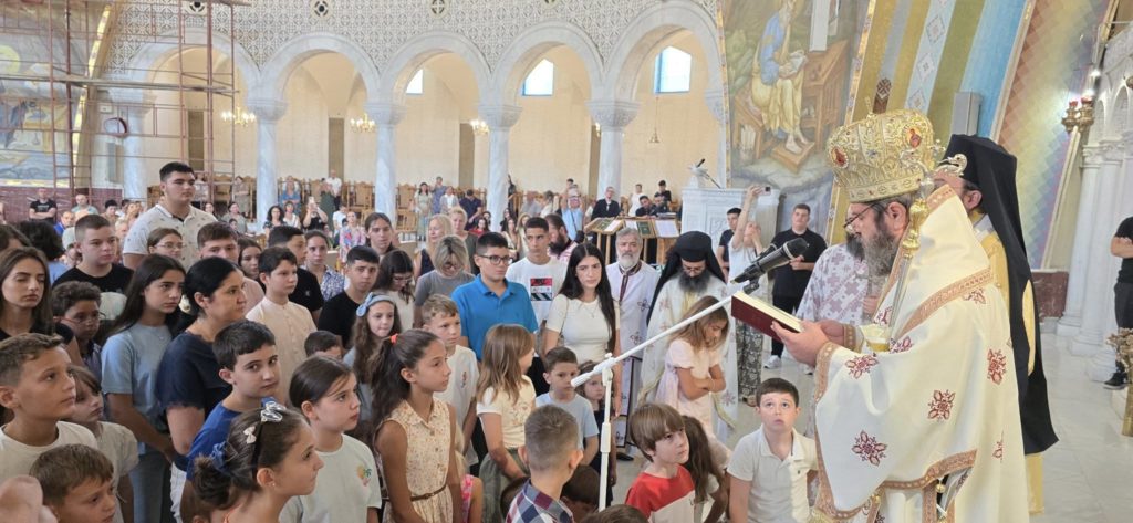 Ο Αρχιεπίσκοπος Αλβανίας Ιωάννης ευλόγησε μαθητές για τη νέα σχολική χρονιά