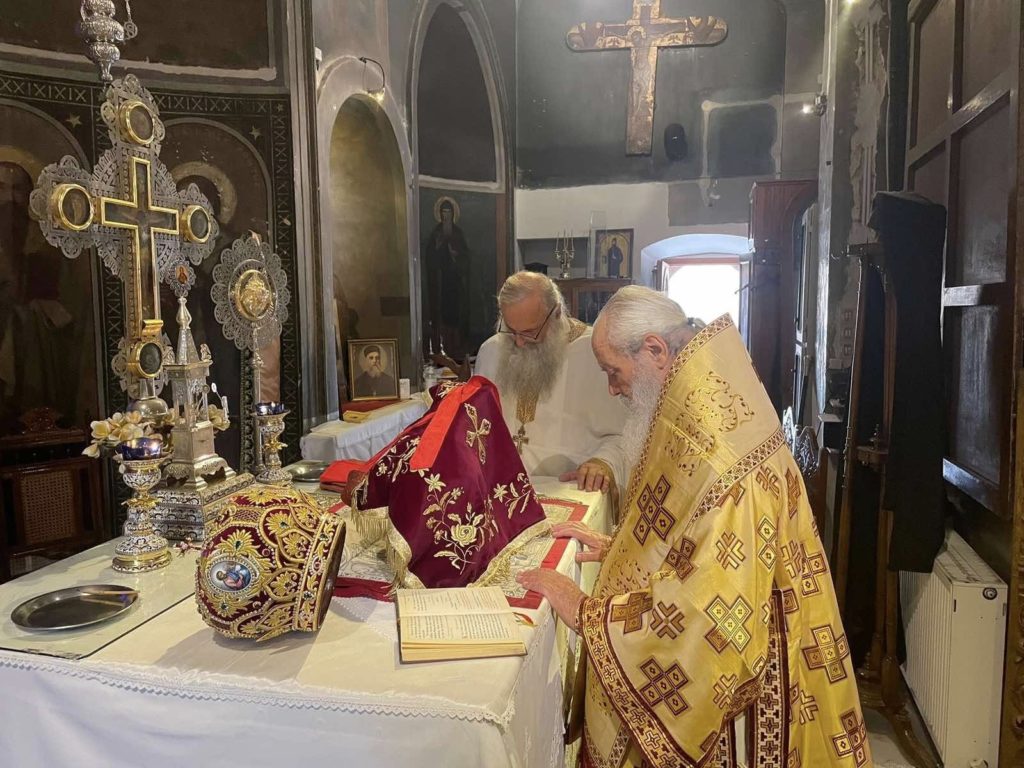 Ο Ύδρας Εφραίμ ιερούργησε στον Μητροπολιτικό Ναό Αιγίνης