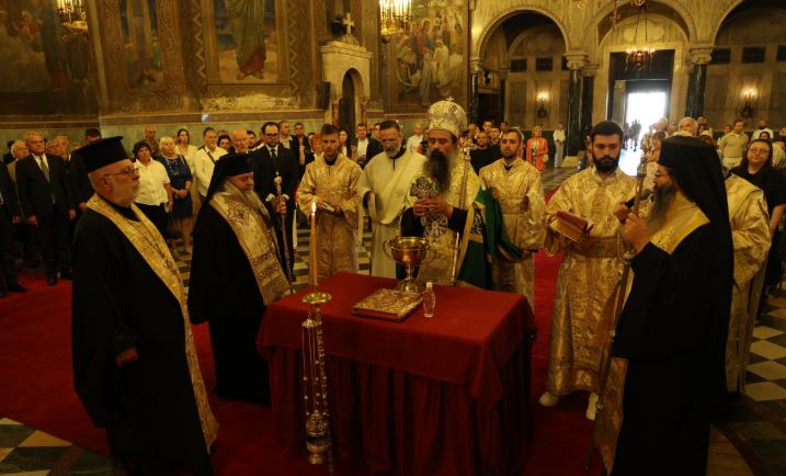 Българският патриарх Даниил отслужи водосвет по повод връщането на реставрираните паметни плочи от входа на ПКСХП “Св. Александър Невски”