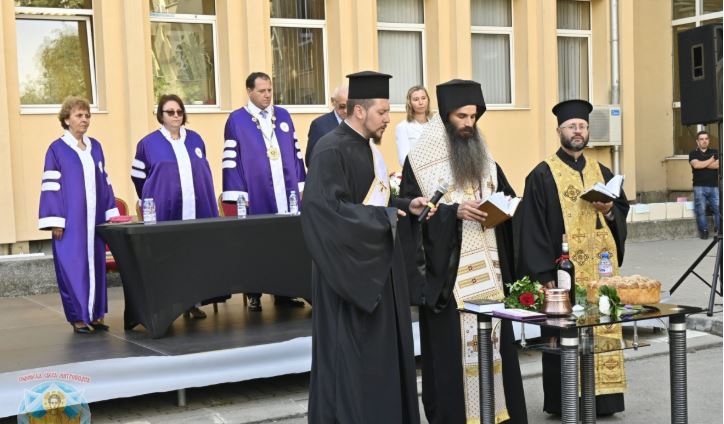 Браницкият епископ Йоан отслужи празничен водосвет за откриване на новата академична година в Медицинския университет в София
