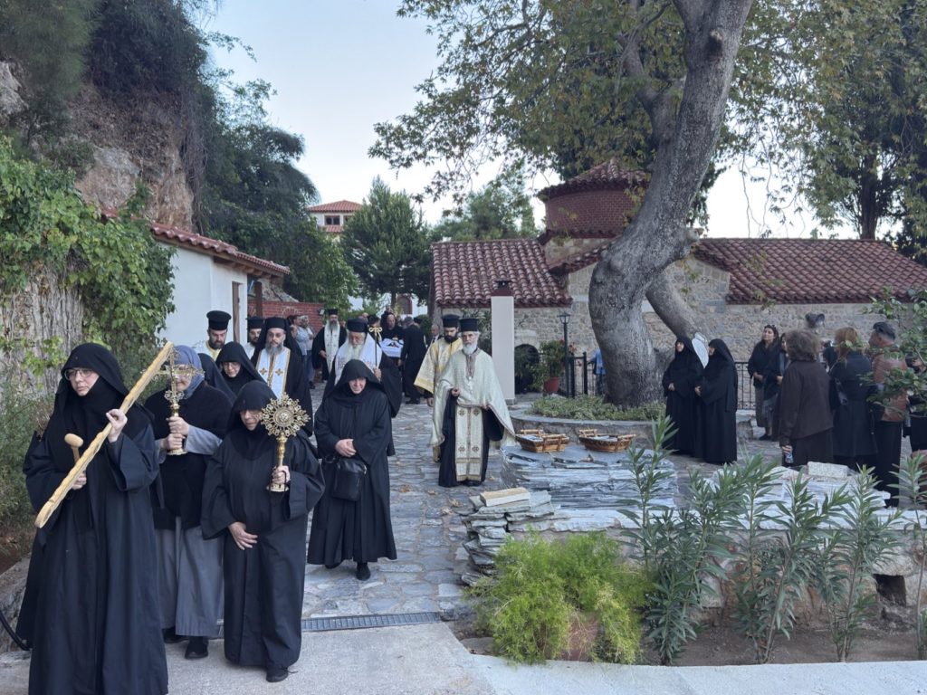 Εξόδιος ακολουθία μακαριστής μοναχής Ρόδης στην Ι.Μ. Αγίου Ιωάννου Θεολόγου Βαγίων