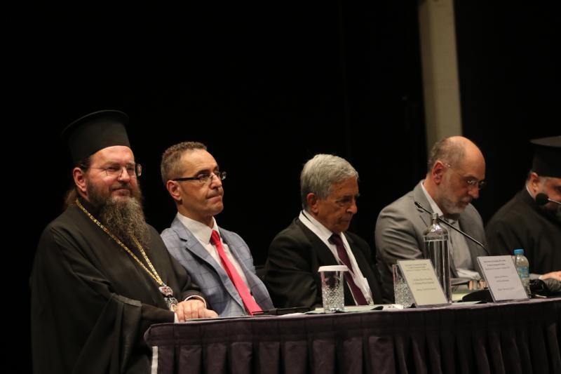 Θ΄ Συνεδρία: Το σώμα, ένα πουκάμισο αδειανό: θεολογικές απαντήσεις στην ψηφιακή εξαΰλωση