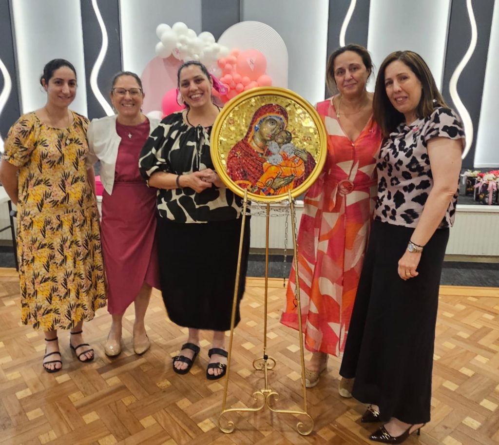 Η Αδελφότητα Κυριών της Αρχιεπισκοπής Αυστραλίας συγκέντρωσε 20.000 δολάρια για τη στήριξη της έρευνας για τον καρκίνο