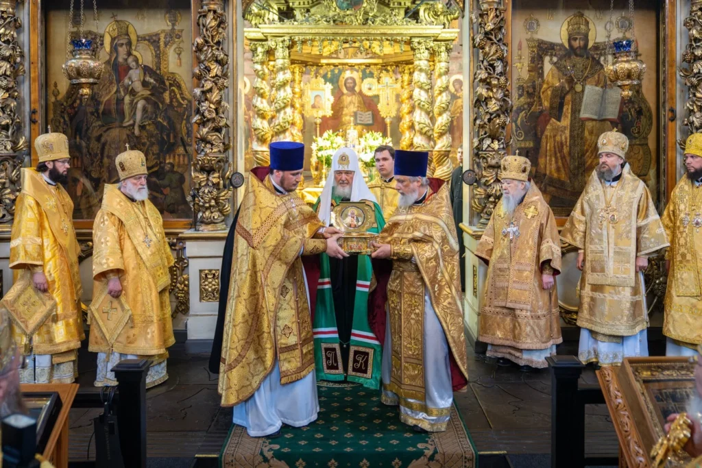 В год 100-летия блаженной кончины святителя Тихона состоялось всероссийское принесение мощей Патриарха Московского и всея Руси