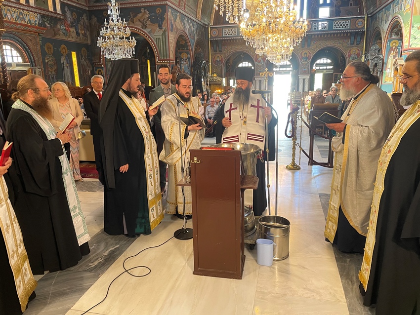 Αρχιερατική Θεία Λειτουργία και Βάπτισμα από τον Επίσκοπο Κεγχρεών στην Κόρινθο