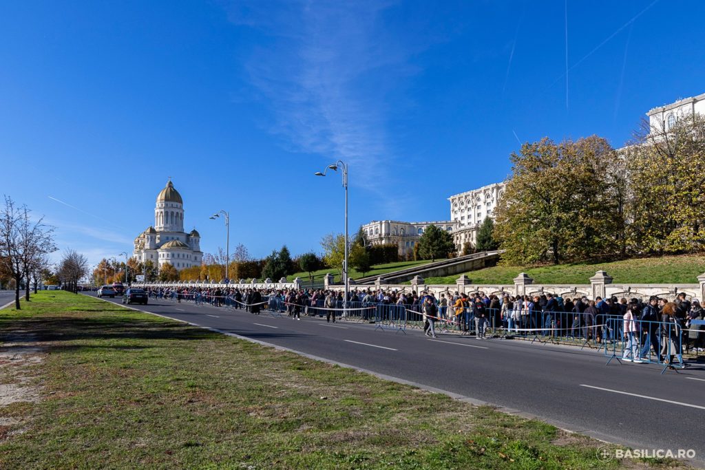 Peste 140.000 de pelerini au trecut prin altarul Catedralei Naționale, unde au fost așezate și moaștele Sf. Dimitrie cel Nou