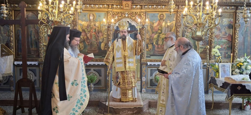 Ο Μητροπολίτης Καστορίας ιερούργησε στον Ιερό Ναό Αγίας Βαρβάρας Μαυροχωρίου