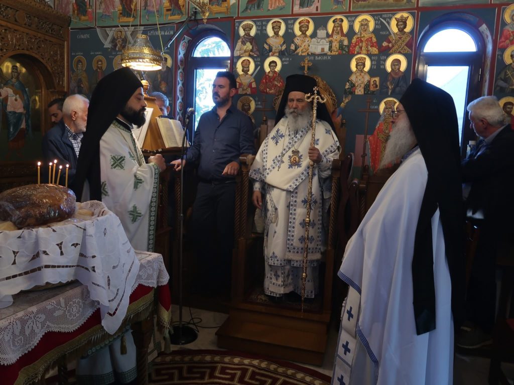 Ο Μητροπολίτης Ύδρας στο παρεκκλήσιο της Παναγίας των Βλαχερνών στο χωριό Καρκαλού Αρκαδίας