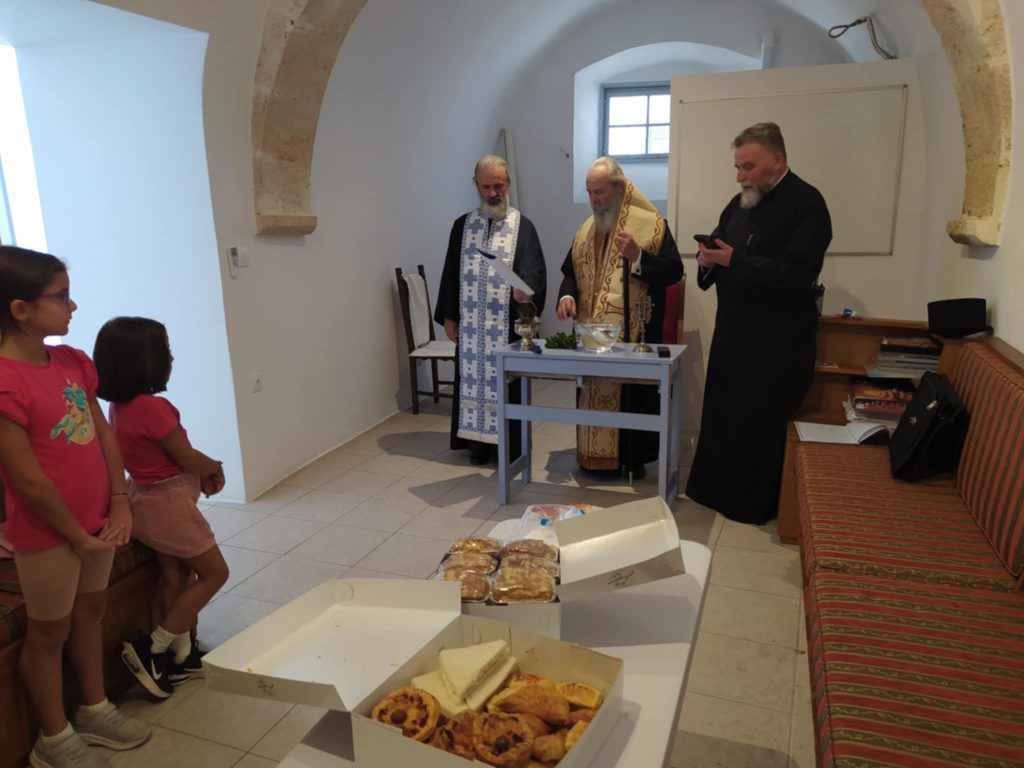 Ο Μητροπολίτης Ύδρας τέλεσε Αγιασμό στο κέντρο Νεότητος για την έναρξη των μαθημάτων του Κατηχητικού Σχολείου