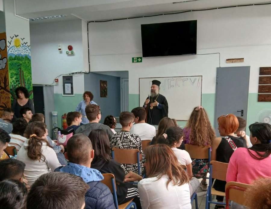 Ο Ρεθύμνης Πρόδρομος στο Ειδικό Σχολείο στο Ρέθυμνο