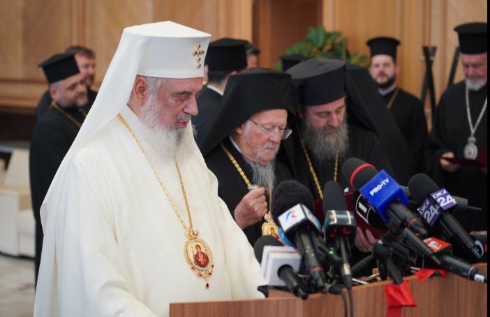 ‎البطريرك المسكوني برثلماوس عند وصوله للمشاركة في احتفالات ذكرى من