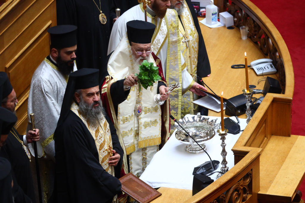 Μήνυμα ενότητας και συνεργασίας για το καλό του λαού έστειλε από τη Βουλή των Ελλήνων ο Αρχιεπίσκοπος Ιερώνυμος