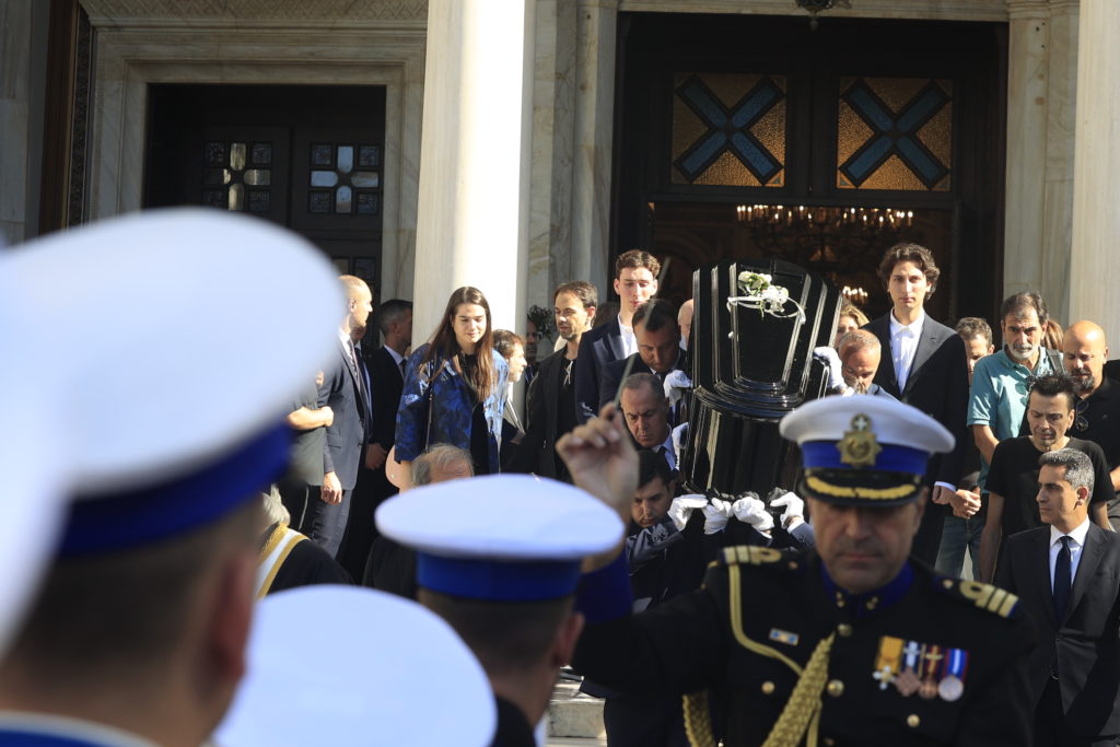 Ο Αρχιεπίσκοπος Ιερώνυμος στο “ύστατο χαίρε” για τον Διονύση Σαββόπουλο