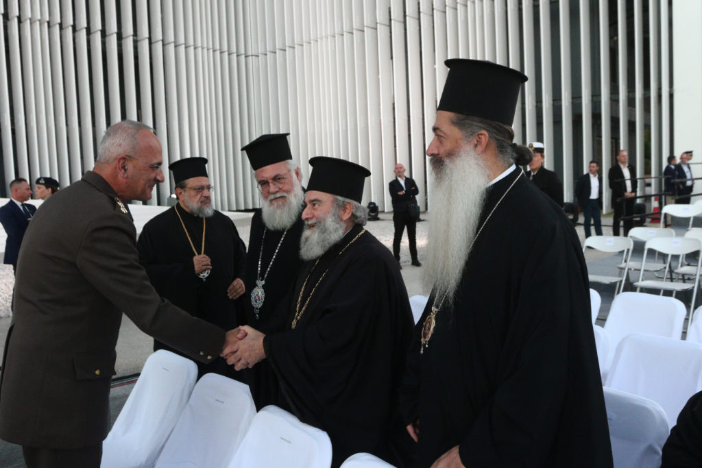 Ιεράρχες της Εκκλησίας της Ελλάδος στην τελετή αποκαλυπτηρίων της νέας βιοκλιματικής όψης του Υπουργείου Εθνικής Άμυνας