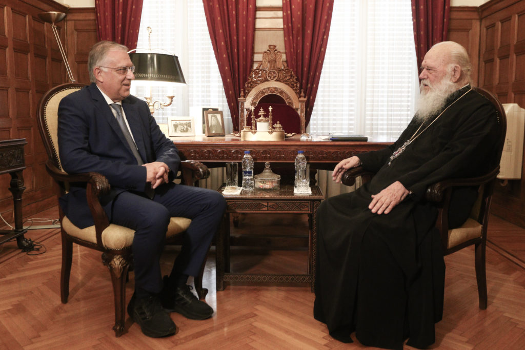 Με τον Yπουργό Ανάπτυξης συναντήθηκε ο Αρχιεπίσκοπος Ιερώνυμος (ΦΩΤΟ)