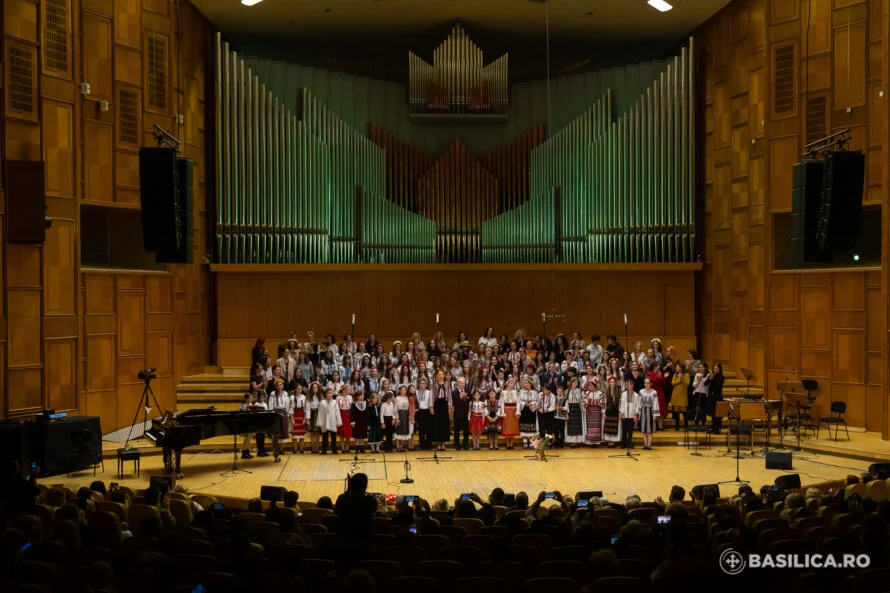 La 35 de ani de activitate neîntreruptă, Corul Symbol al Patriarhiei Române a concertat la Sala Radio