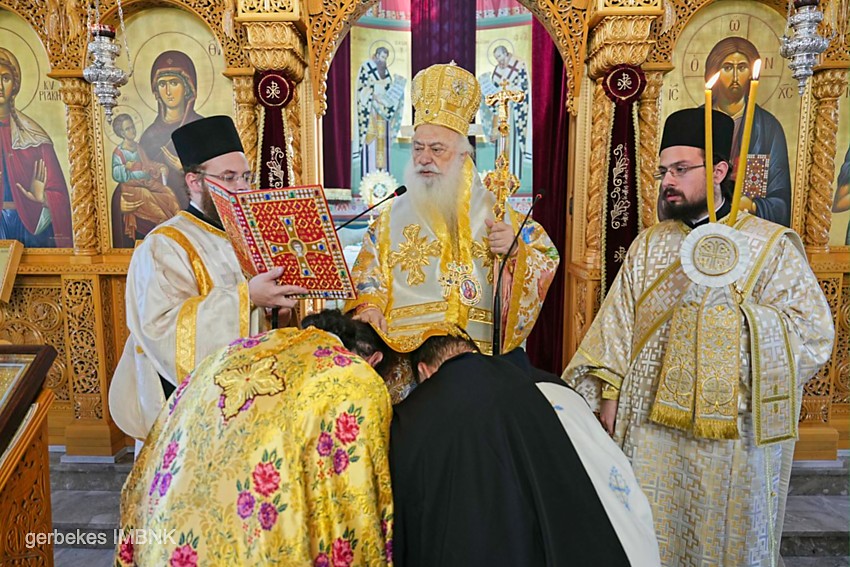 Ο Μητροπολίτης Βεροίας λειτούργησε και χειροθέτησε Πνευματικούς στην Ι.Μ. Αγίας Κυριακής Λουτρού Ημαθίας